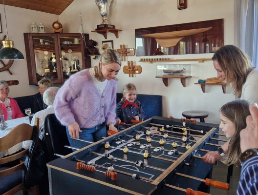 Fußball statt Segeln? Das gibt's nur beim Standerhissen!