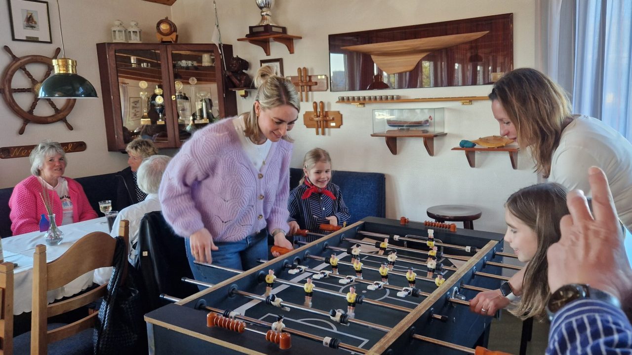 Fußball statt Segeln? Das gibt's nur beim Standerhissen!