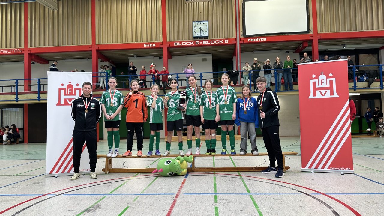 Als Underdog gegen die größten Vereine Hamburgs  antreten? Die D-Juniorinnen holten sich den Pokal!
