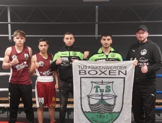 Team mit trainer Deniz Anil