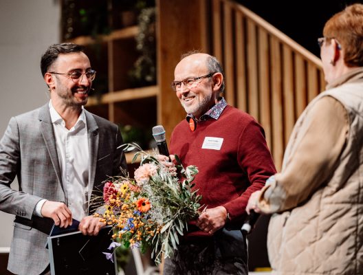 Mit dem Preis ehrenamtliches Lebenswerk zeichnete die Bezirksversammlung Horst Bethke vom Turn- und Sportverein Finkenwerder von 1893 e.V. aus (Fotorechte: Bezirksamt Hamburg-Mitte / Dmitrij Leltschuk)