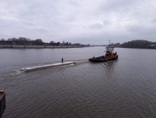 Per Schlepper vom Köhlfleet zum Rüschkanal